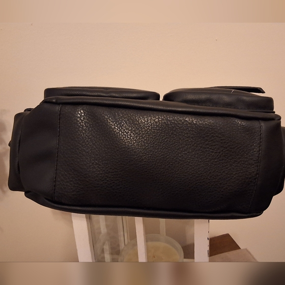 Woman's Black , NWOT, Shoulder Bag - Picture 4 of 9